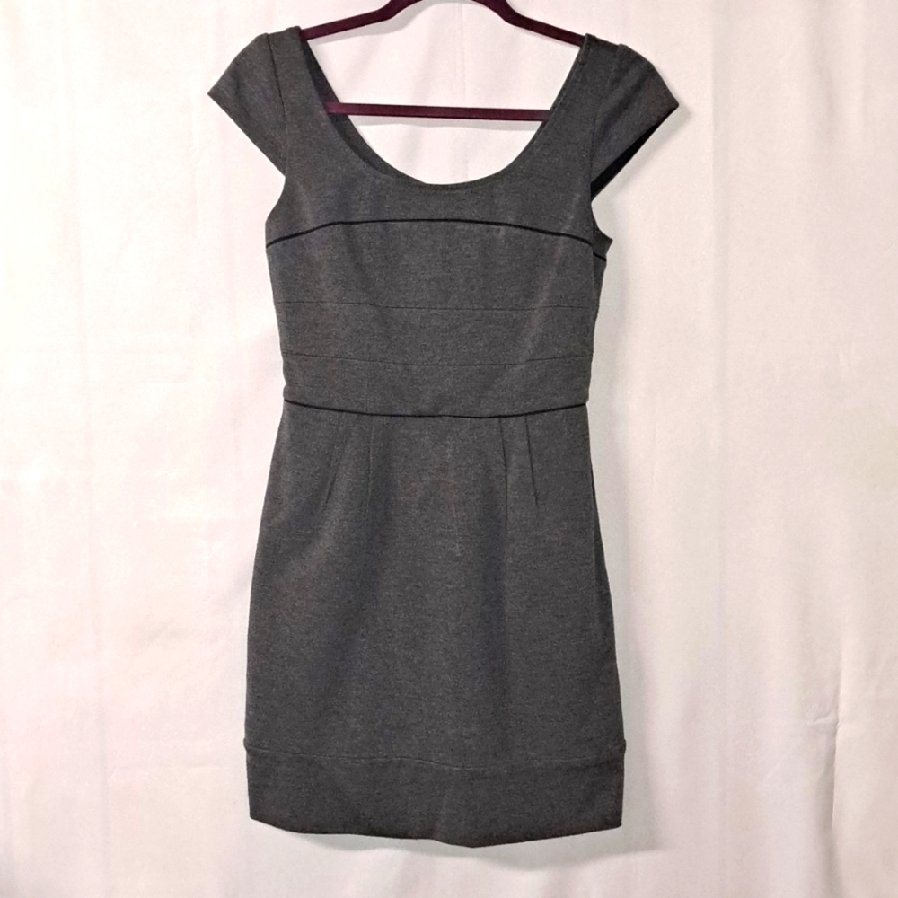 BCBGMAXAZRIA | Grey Cap Sleeve Knit Dress